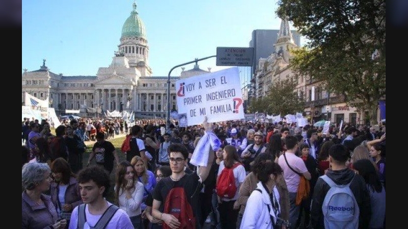 En pleno conflicto salarial, el Gobierno acusó a las universidades de “inventar alumnos” para cobrar fondos