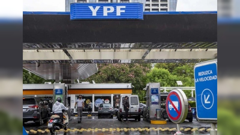 YPF baja las naftas 1% y el gas oil 2% desde este martes