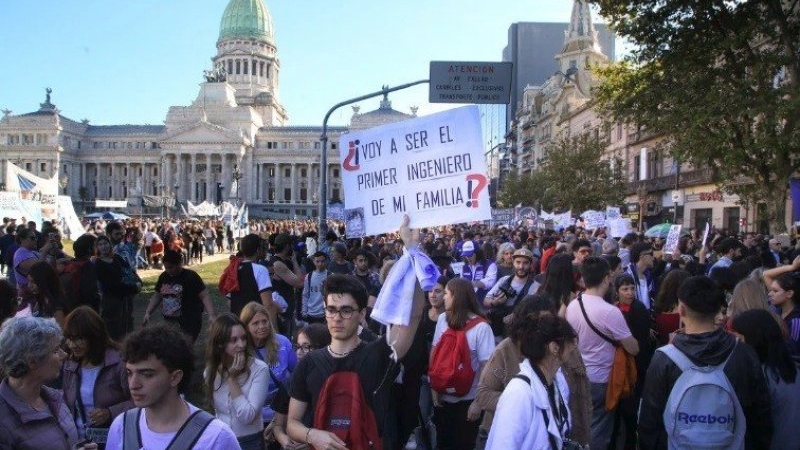 Marcha Federal: docentes, no docentes, autoridades y estudiantes se movilizan hoy en "defensa" de la universidad pública