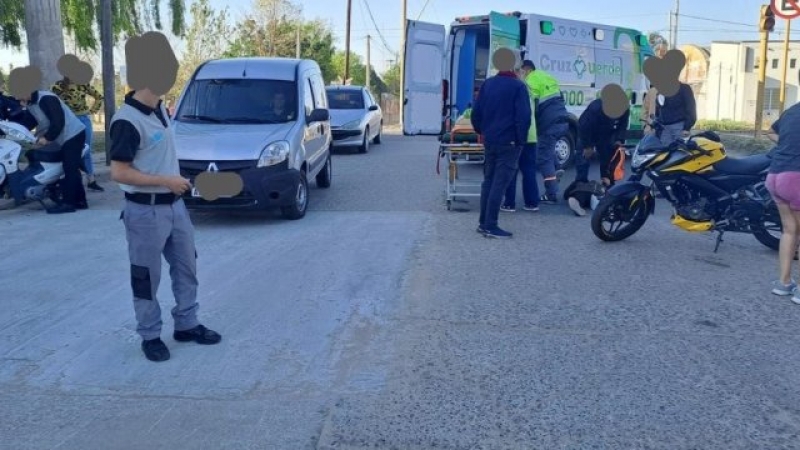 Accidente de tránsito: colisión entre dos motocicletas deja una persona lesionada