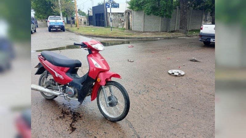 Accidente de tránsito: motociclista lesionada  fue derivada al hospital 