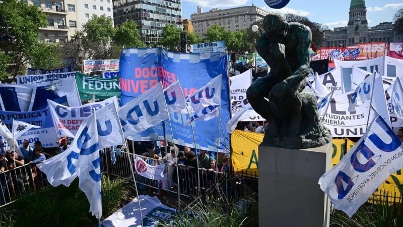 Docentes y no docentes universitarios paran este jueves tras la ratificación del veto a la ley de Financiamiento del sector