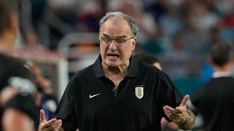 Bielsa y un futuro incierto en la Selección de Uruguay: admitió que su autoridad "quedó afectada"