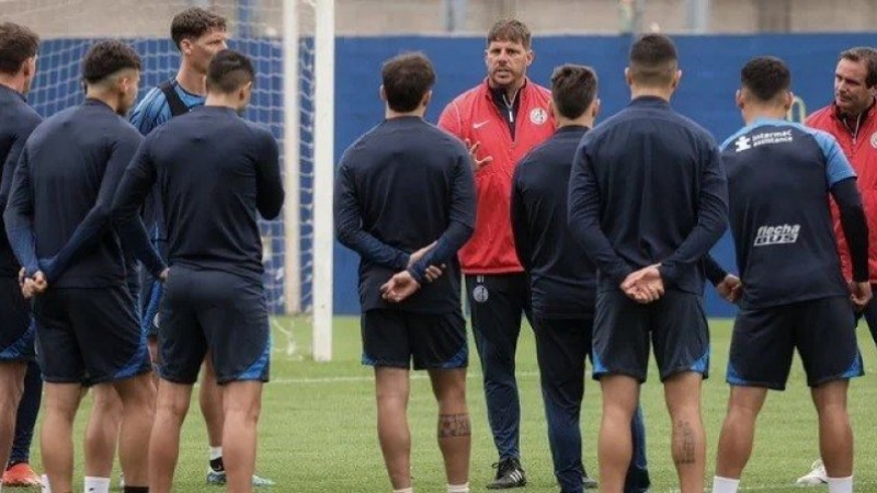 Máxima tensión en San Lorenzo: la barra brava se metió al entrenamiento para apretar a los jugadores