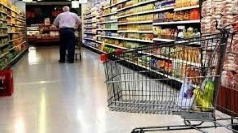 Las ventas en supermercados y autoservicios cayeron un 22,3% interanual en septiembre