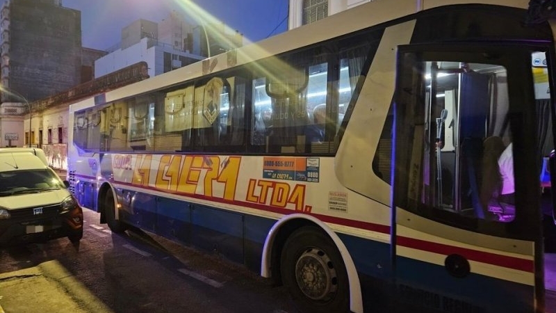 Día de furia en Alberdi: agredió a un colectivero y terminó detenido