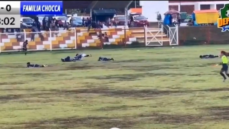 Conmoción en Perú: un rayo mató a un jugador e hirió a otros en pleno partido