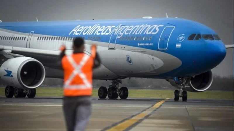 Las negociaciones con gremios de Aerolíneas Argentinas pasaron a cuarto intermedio