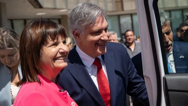 Bullrich y Llaryora, juntos en la inauguración de Prefectura Naval de Embalse