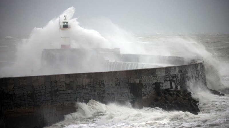 Tormenta Bert deja tres muertos y cientos de casas inundadas en Reino Unido