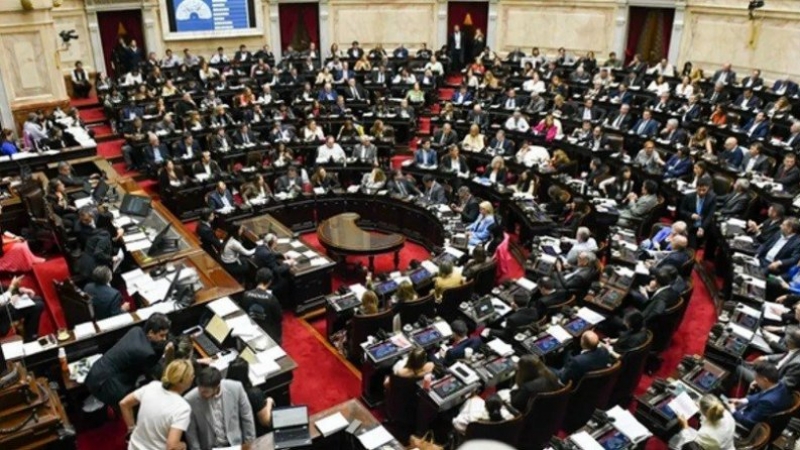 Diputados: la oposición busca quórum para derogar decreto sobre la deuda