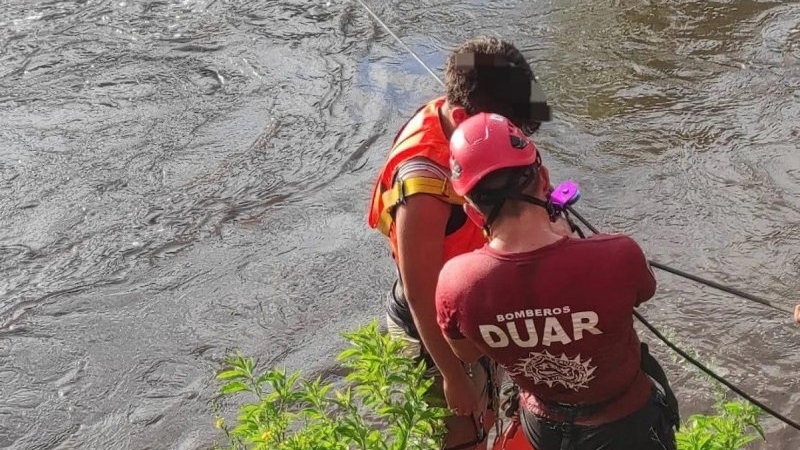 Córdoba: dos adolescentes fueron rescatados por la crecida del río