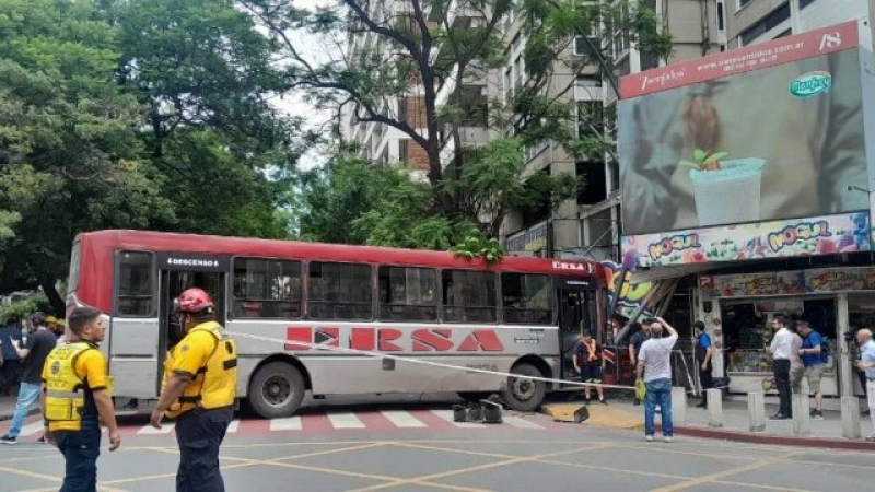 Tras el violento choque del colectivo Ersa, las peatonas embestidas están fuera de peligro