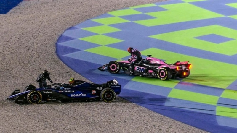 Colapinto fue chocado en la primera curva del Gran Premio de Qatar y terminó su participación en la carrera