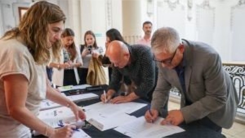 Escuelas del departamento Castellanos firman convenios provinciales del Programa 1000 aulas