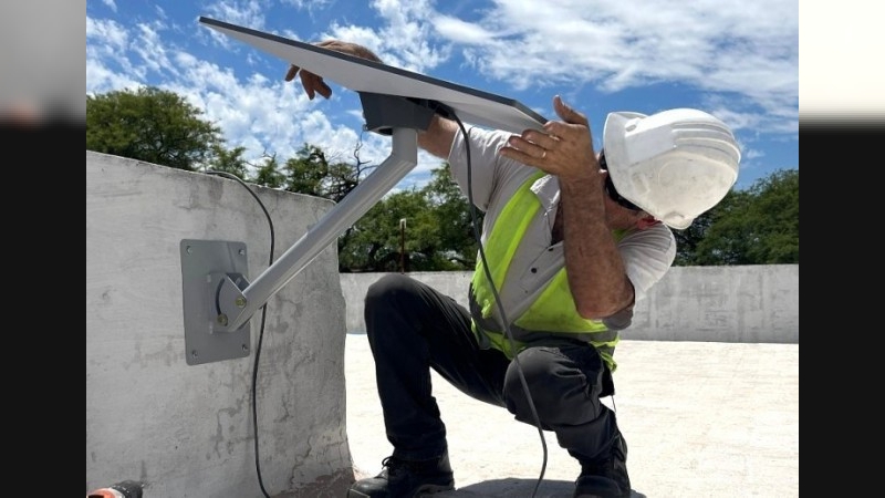 Córdoba ya instaló 320 antenas Starlink en escuelas rurales