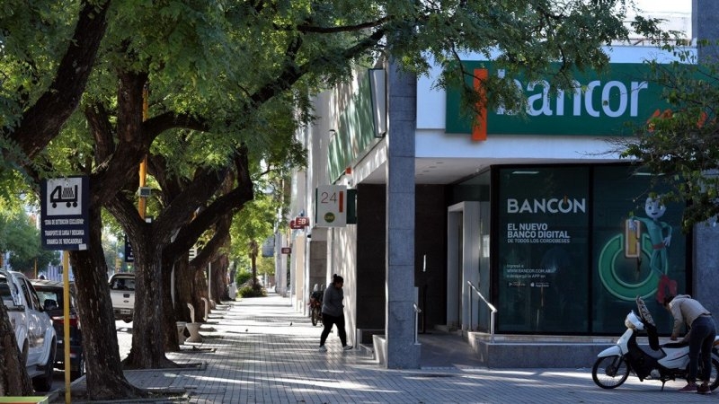 Bancarios lograron un aumento en línea con la inflación: $1,6 millones de básico