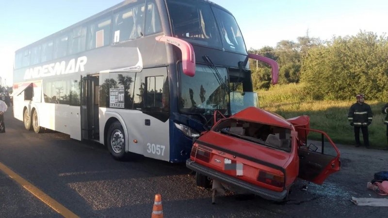 Río Cuarto: una pareja falleció tras el choque frontal entre un auto y un colectivo de larga distancia