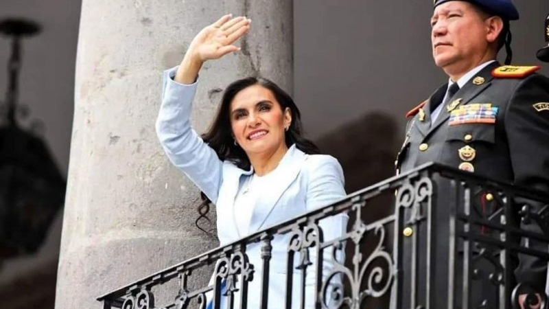 La vicepresidenta de Ecuador asume la Presidencia este domingo