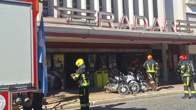 Incendio en el Cine Radar: rápida intervención evitó mayores daños