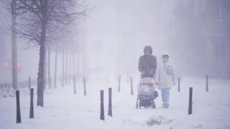 Tormenta de nieve deja 32.000 viviendas sin electricidad en Polonia