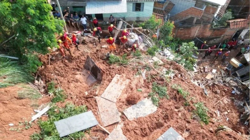 Deslizamientos de tierra en el sureste de Brasil: hay diez muertos y tres desaparecidos