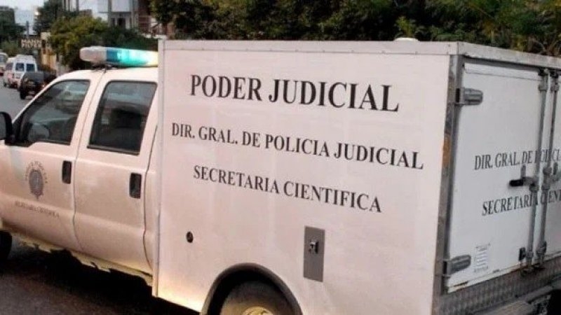 Se resbaló mientras se bañaba, cayó al suelo y murió