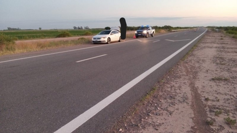 Accidente en la Autopista Nacional N° 19: Daños materiales tras colisión con señalización