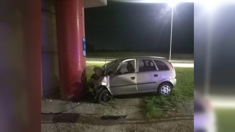 Accidente fatal en Córdoba: un hombre chocó contra una columna en Circunvalación