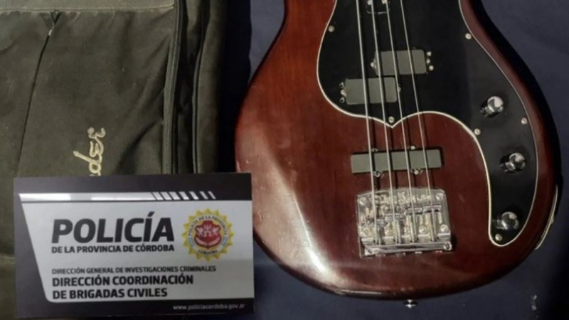 La Policía de Córdoba recuperó el bajo robado a un músico de La Barra