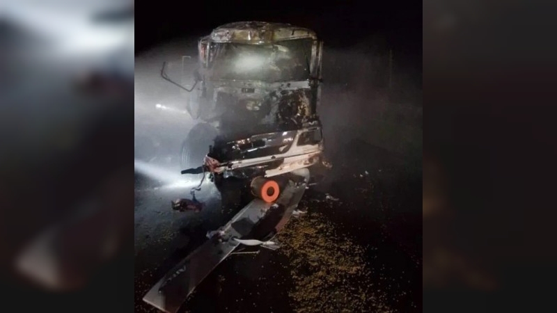 Accidente fatal en Córdoba: un hombre murió tras chocar e incendiarse su camión
