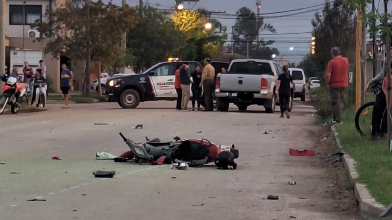 Un motociclista de 70 años perdió la vida tras chocar con una camioneta