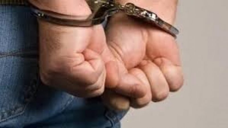Detenido: sobre él pesaba una orden por robo y estafas