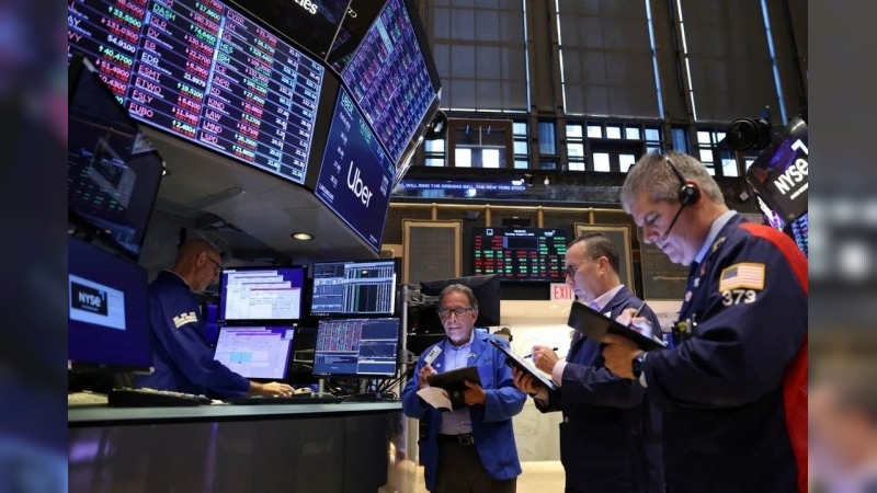 Caída en los mercados: baja en papeles de bancos y suba de energéticas