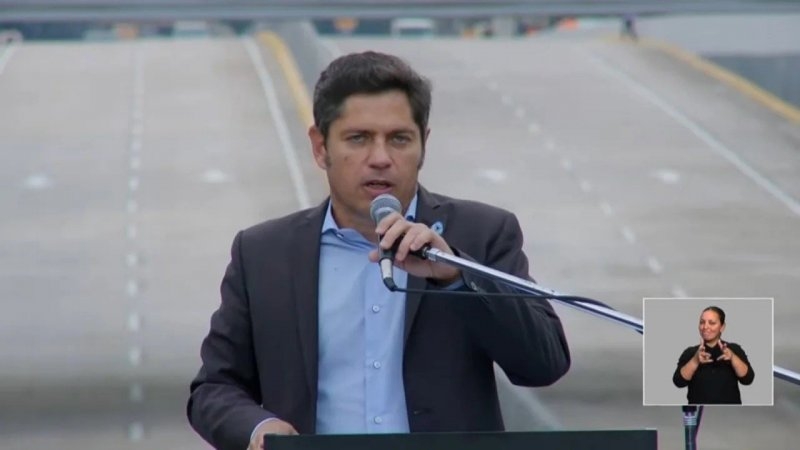 "No es verdad que no hay plata": Axel Kicillof criticó a Javier Milei al inaugurar un viaducto en Burzaco