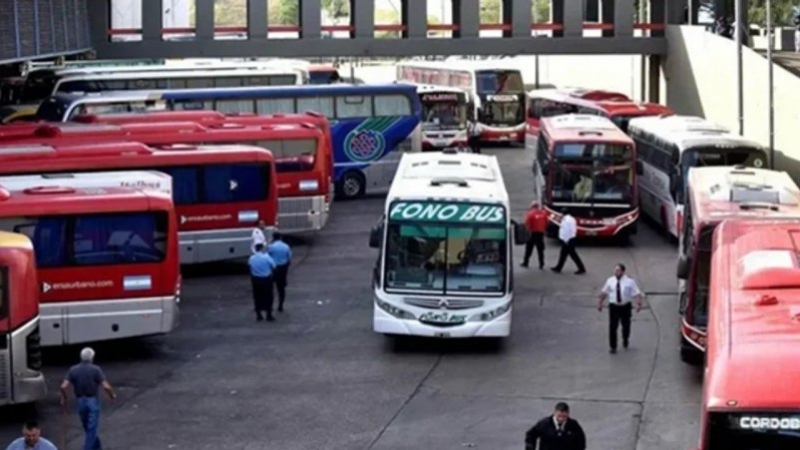 Transporte interurbano: principio de acuerdo aleja un paro en Córdoba