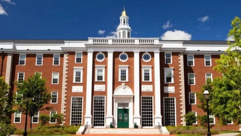 Frenan la medida que prohíbe a la Universidad de Harvard matricular estudiantes extranjeros