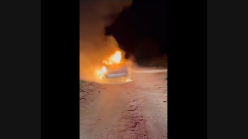 Incendio total de un vehículo en el norte de la ciudad