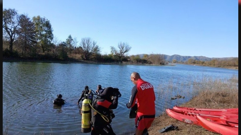 Hallaron el cuerpo del joven desaparecido en el lago Los Molinos