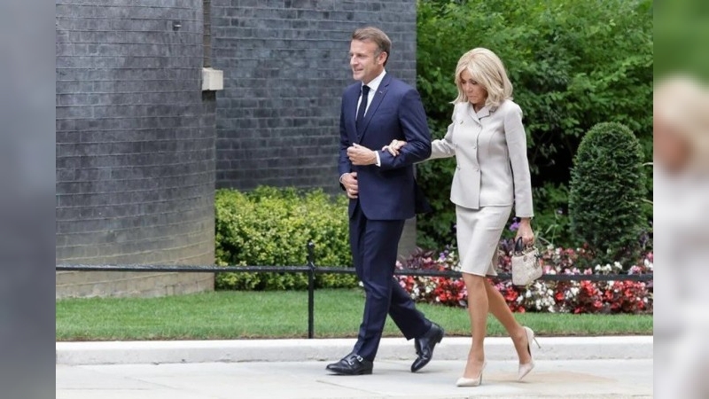 La esposa de Emmanuel Macron apela contra las mujeres que difundieron la noticia falsa de que es transgénero