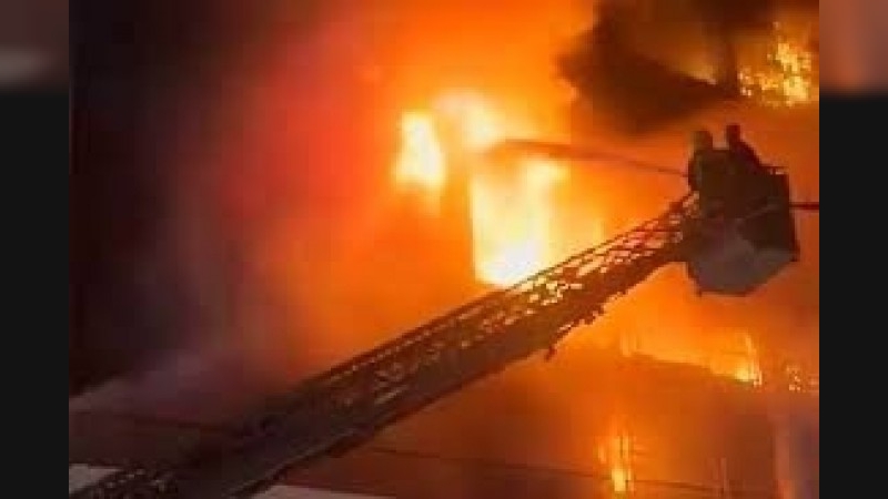 Voraz incendio en shopping deja 60 muertos