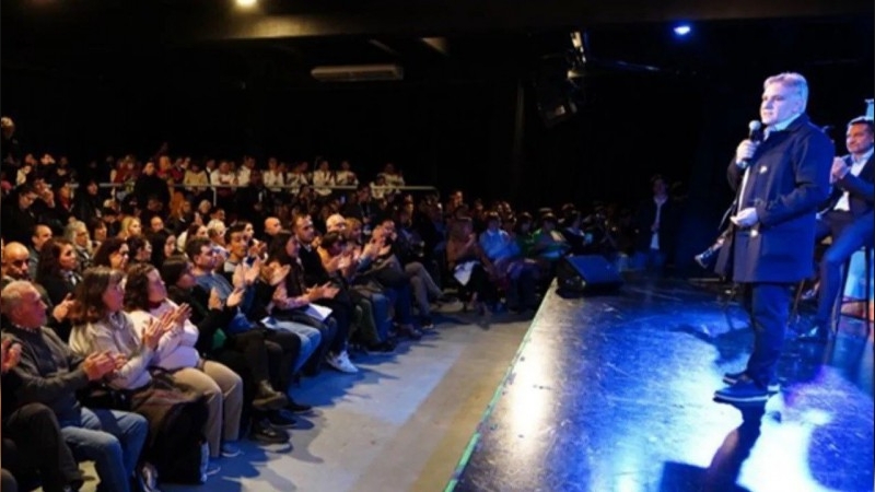Discapacidad: Llaryora anunció un fondo para alimentos en instituciones con doble jornada