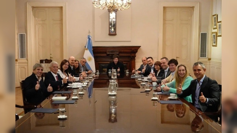 Javier Milei convocó a una doble reunión de Gabinete tras la derrota electoral bonaerense