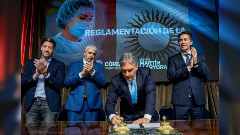 Martín Llaryora anunció un aumento histórico para equipos de salud