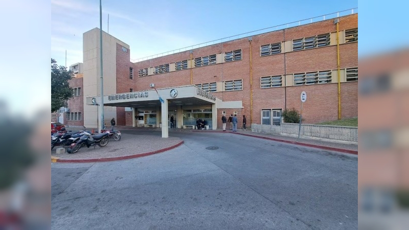 En Córdoba una chica de 13 años jugaba con un arma y se pegó un tiro en la cabeza: está grave