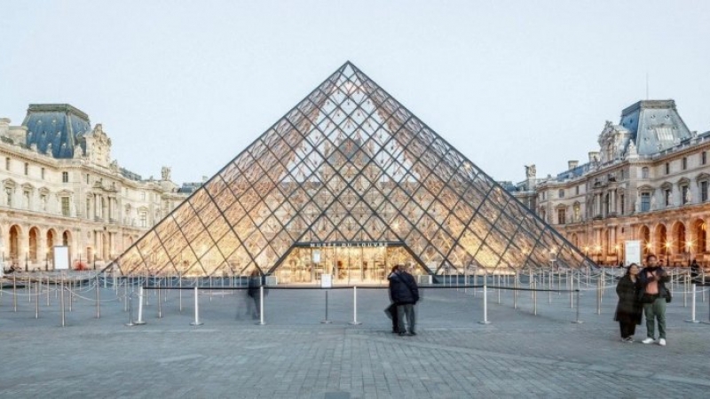 Museo del Louvre estimó en 102 millones de dólares el valor de las joyas robadas