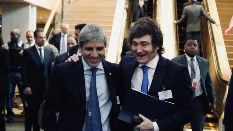 Euforia en los mercados: el Riesgo País se desploma 400 puntos y cae a 708