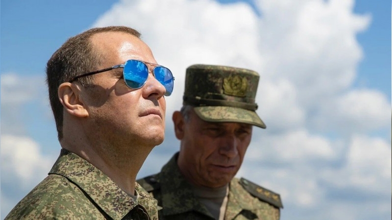 Dmitri Medvédev cargó contra “el régimen de payasos de Kiev"