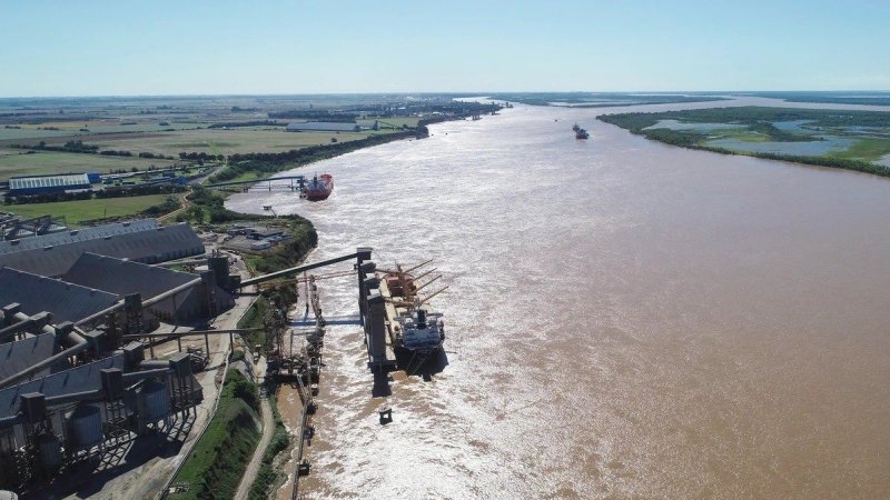 Prefectura Naval intimó a los trabajadores a levantar el paro que afecta a más de 100 barcos