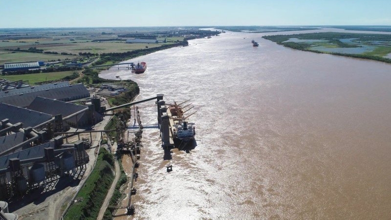 Prefectura Naval intimó a los trabajadores a levantar el paro que afecta a más de 100 barcos